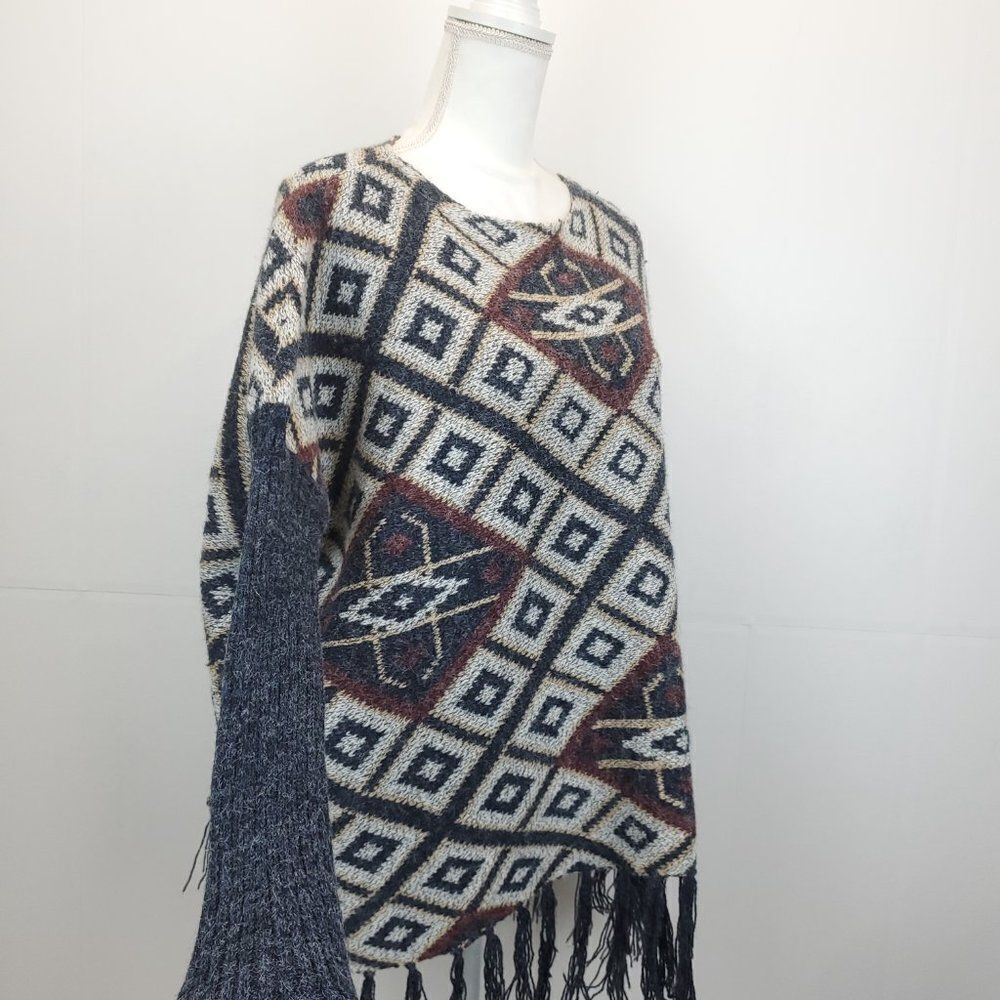 Tea & Rose Aztec Fringe Sweater - Picture 7 of 10